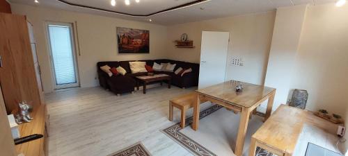 Godelheim Apartamento | Ferienwohnung MW 1b 82m2 Höxter Weserbergland Weser inkl 2 Terrassen Wäsche und Endreinigung Self CheckIn