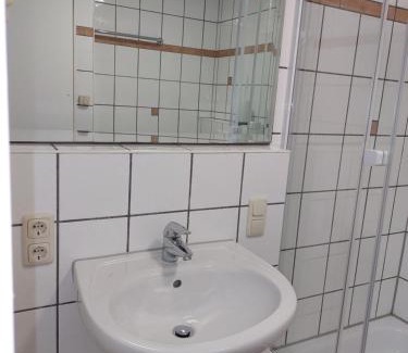 Godelheim Apartamento | Ferienwohnung MW 1b 82m2 Höxter Weserbergland Weser inkl 2 Terrassen Wäsche und Endreinigung Self CheckIn