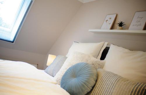 Suesel Apartamento | Ferienwohnung Schlafgemach - Gemütlicher Urlaub zwischen Ostsee und Holsteinische Schweiz - Boxspringbett & Wallbox