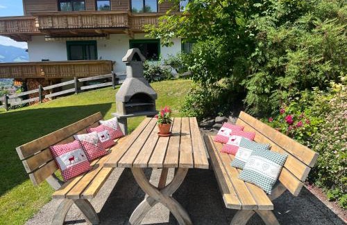Stumm Apartamento | Ferienwohnung Steinbock Terrasse, Gartensauna, Garten, Grillplatz