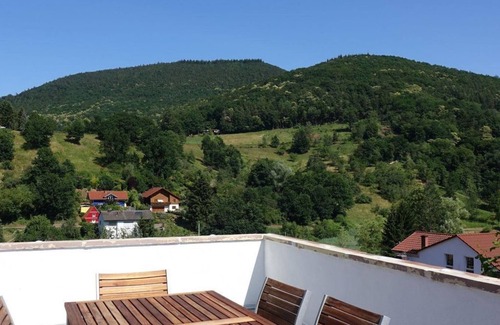 Dernbach Apartamento | Ferienwohnung Uhu - Haus am Lindenbaum