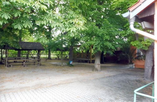 Schenkendobern Apartamento | Ferienwohnung "Zum Dorfkrug"