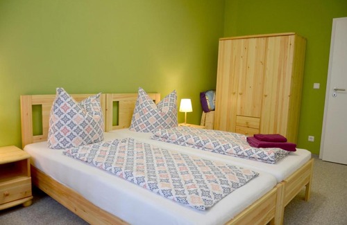 Schenkendobern Apartamento | Ferienwohnung "Zum Dorfkrug"