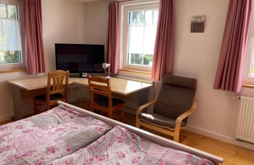 Wilhelmsdorf Apartamento | Ferienzimmer Oelhaf Zimmer in Rosé Self Check-In mit Key-Tresore