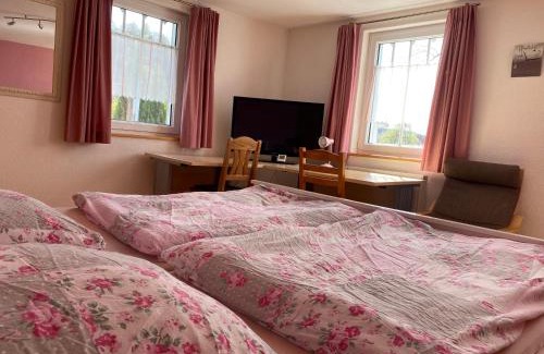 Wilhelmsdorf Apartamento | Ferienzimmer Oelhaf Zimmer in Rosé Self Check-In mit Key-Tresore