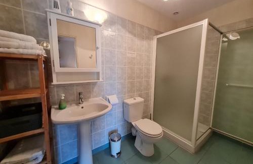 Cravant Cama Y Desayuno | Ferme rénovée au calme - 4 chambres, petit-déjeuner inclu - FR-1-590-450