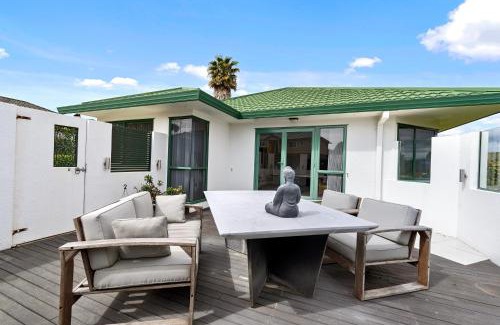 Welcome Bay Casa | Fernwood Escape - Tauranga Holiday Home