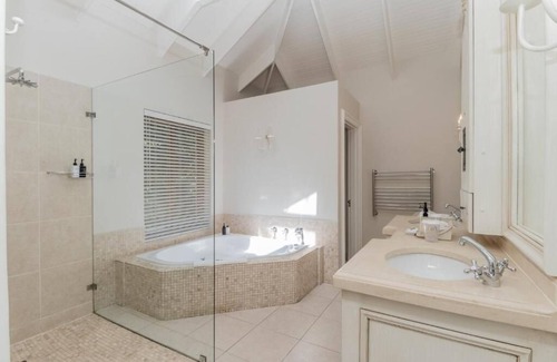 Newlands Casa | Fernwood Manor