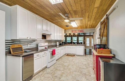 Ferriday Casa | Ferriday Lakehouse w/ Private Dock, Deck, & Yard!