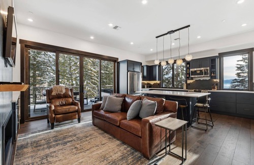 Whitefish Chalet De Esquí | Festive Stays Available! Stunning Chalet off Chair 3! Hot tub! Fitness Center!