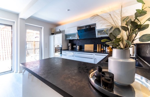 Emden Apartamento | Fewo am Schwanenteich mit Dachterrasse