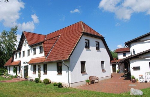 Dargun Apartamento | Fewo Hiddensee Mecklenburg Pool Alte Schule Barlin