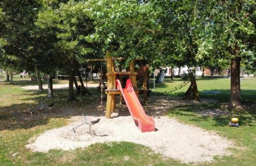 Dargun Apartamento | FeWo Vilm Mecklenburg Pool Alte Schule Barlin