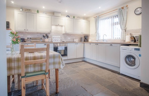 Rhossili Villa | Fferm-Llong - Ship Farm 2 Bed- Rhossili