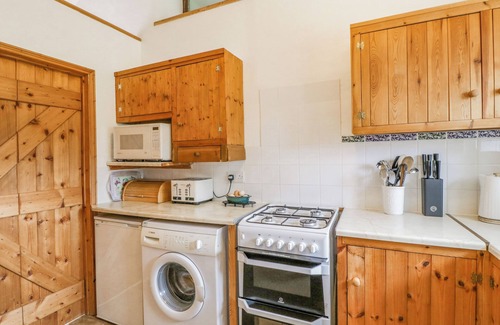 Mortimers Cross Cabaña | FIELDFARE, pet friendly, character holiday cottage in Kingsland