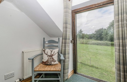 Mortimers Cross Cabaña | FIELDFARE, pet friendly, character holiday cottage in Kingsland