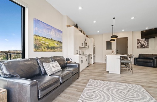 Manhattan Condominio | Fieldhouse | MHK - A Colbert Hills Luxury Retreat