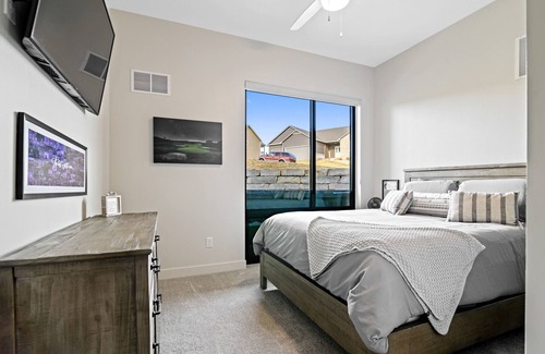 Manhattan Condominio | Fieldhouse | MHK - A Colbert Hills Luxury Retreat