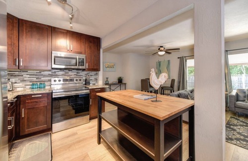 Southeastern Sacramento Casa | FieldOnBlue Large Yard Grill, Garage, close to Downtown, Golden One, UC Davis