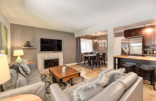 Southeastern Sacramento Casa | FieldOnBlue Large Yard Grill, Garage, close to Downtown, Golden One, UC Davis