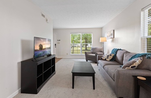 Westfield Casa | Fieldstone Retreat - Minutes from Grand Park!