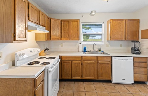 Westfield Casa | Fieldstone Retreat - Minutes from Grand Park!