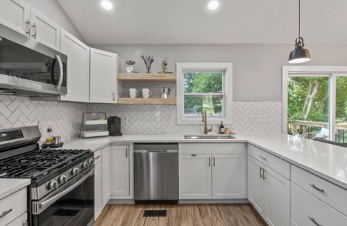 Angier Casa | Fieldview Retreat, Sleeps 7!