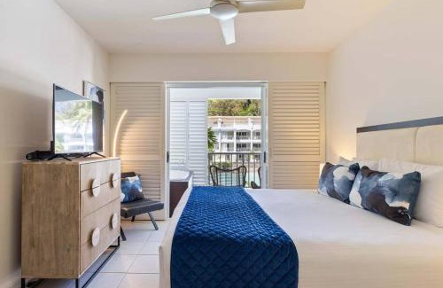 Palm Cove Apartamento | Fig Oasis—Poolside Resort Living at The Beach Club