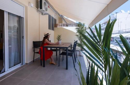 Petralona Apartamento | Filo22 - is the coolest in Patralona with Big Balcony