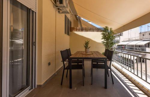 Petralona Apartamento | Filo22 - is the coolest in Patralona with Big Balcony
