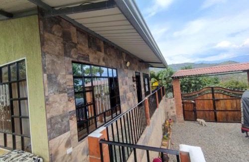 La Mesa Casa | Finca cuatro orquídeas