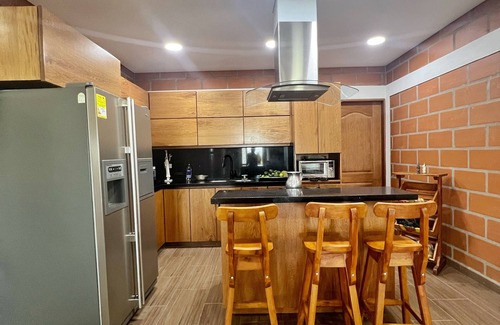 Guarne Casa | Finca de Lujo con Chimenea y Jacuzzi a 10 Min Autopista en GUARNE