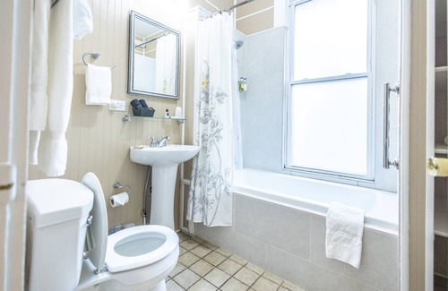 Hendersonville Cama Y Desayuno | Find genuine southern hospitality in Hendersonville at the 1898 Waverly Inn.