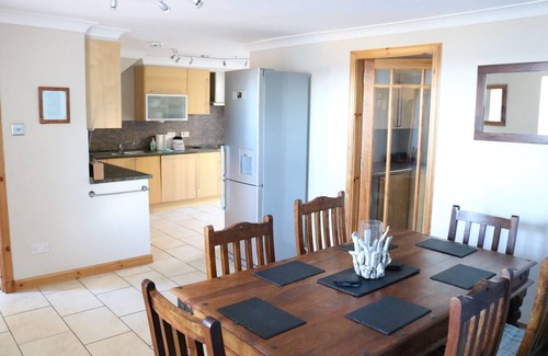 Buckie Casa | Findochty, Beachfront Cottage, 5 The Hythe, fisherman’s cottage on the seashore