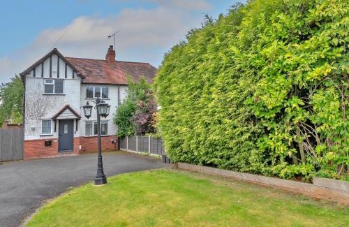 Solihull Casa | Finest Retreats - DeBarnes House