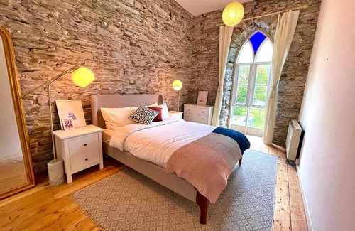 Dinas Mawddwy Casa | Finest Retreats - Luxury Converted Chapel with Hot Tub & Games Room