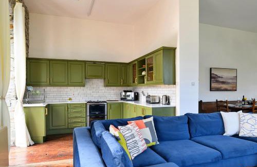 Dinas Mawddwy Casa | Finest Retreats - Luxury Converted Chapel with Hot Tub & Games Room