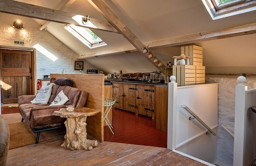 Ross-on-Wye Cabaña | Finest Retreats | Lynx Lodge - Exotic Animal Sanctuary