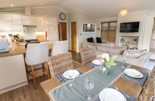 Tunstall Cabaña | FINNBARS LODGE, pet friendly, with a garden in Richmond