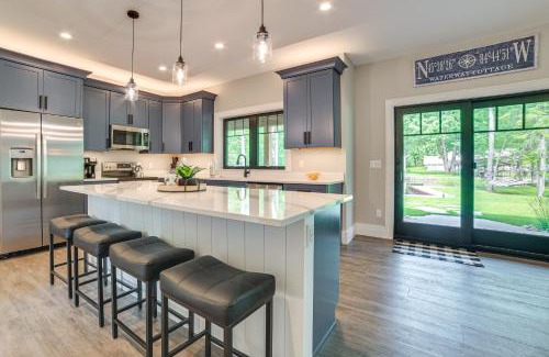 Alanson Casa | Fire Pit and Lake Views Cozy Crooked River Retreat!