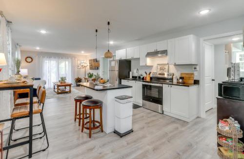 West Haven Apartamento | Fire Pit and Yard West Haven Apt, 5 Mi to Yale!