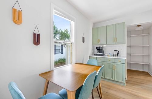 College Park Casa | Fire Pit + Grill + 2MI to DT + Long Term Stays!