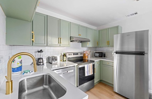 College Park Casa | Fire Pit + Grill + 2MI to DT + Long Term Stays!