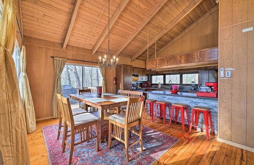 East Stroudsburg Cabaña | Fire Pit & Grill: Lakefront Poconos Cottage!