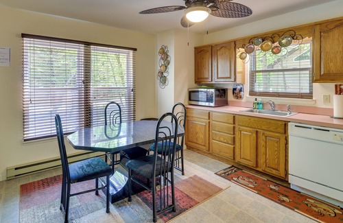 Thornhurst Cabaña | Fire Pit, Kayak & Gas Grill: Pocono Lake Home!