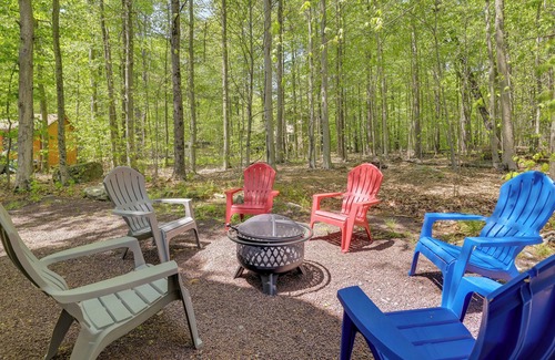 Thornhurst Cabaña | Fire Pit, Kayak & Gas Grill: Pocono Lake Home!