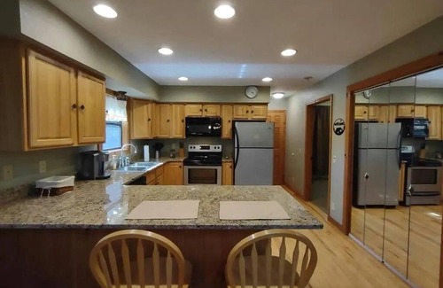 Bryson City Cabina | Firefly Cabin King Bed Hot Tub Private