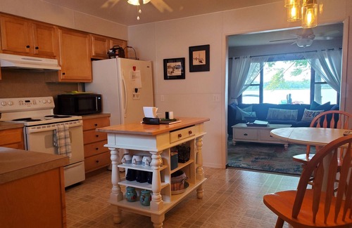 Hillsdale Casa | Firefly Cottage at Baw Beese Lake Hillsdale Michigan