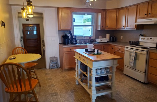 Hillsdale Casa | Firefly Cottage at Baw Beese Lake Hillsdale Michigan
