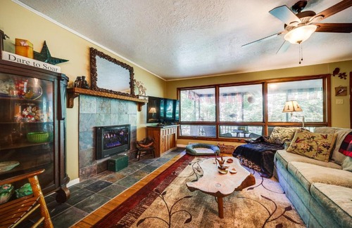 Sylva Casa | Fireplace and Mtn Views Updated North Carolina Home